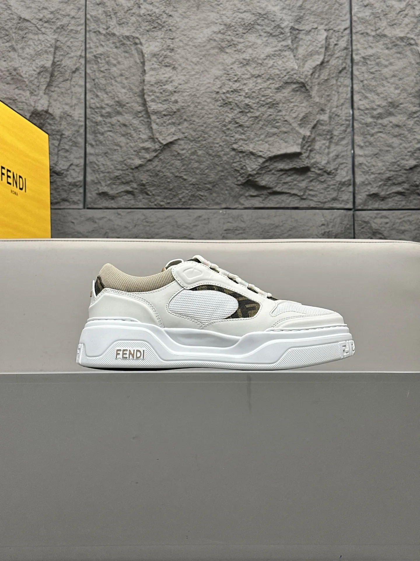 [FENDI] Fendi men's shoes 💰780💰 - High-end quality original casual sports shoes - Upper: Nappa calfskin, pebbled calfskin, tongue and heel; injection molded brand logo plastic module - Lining: brand canvas - Outsole: ultra-light T men's shoes 💰R foam rubber; molded outsole - Super high quality control, fine workmanship: highlighted (high-end, luxury, grade) -Size :39-44 (38, 45, can be customized)
